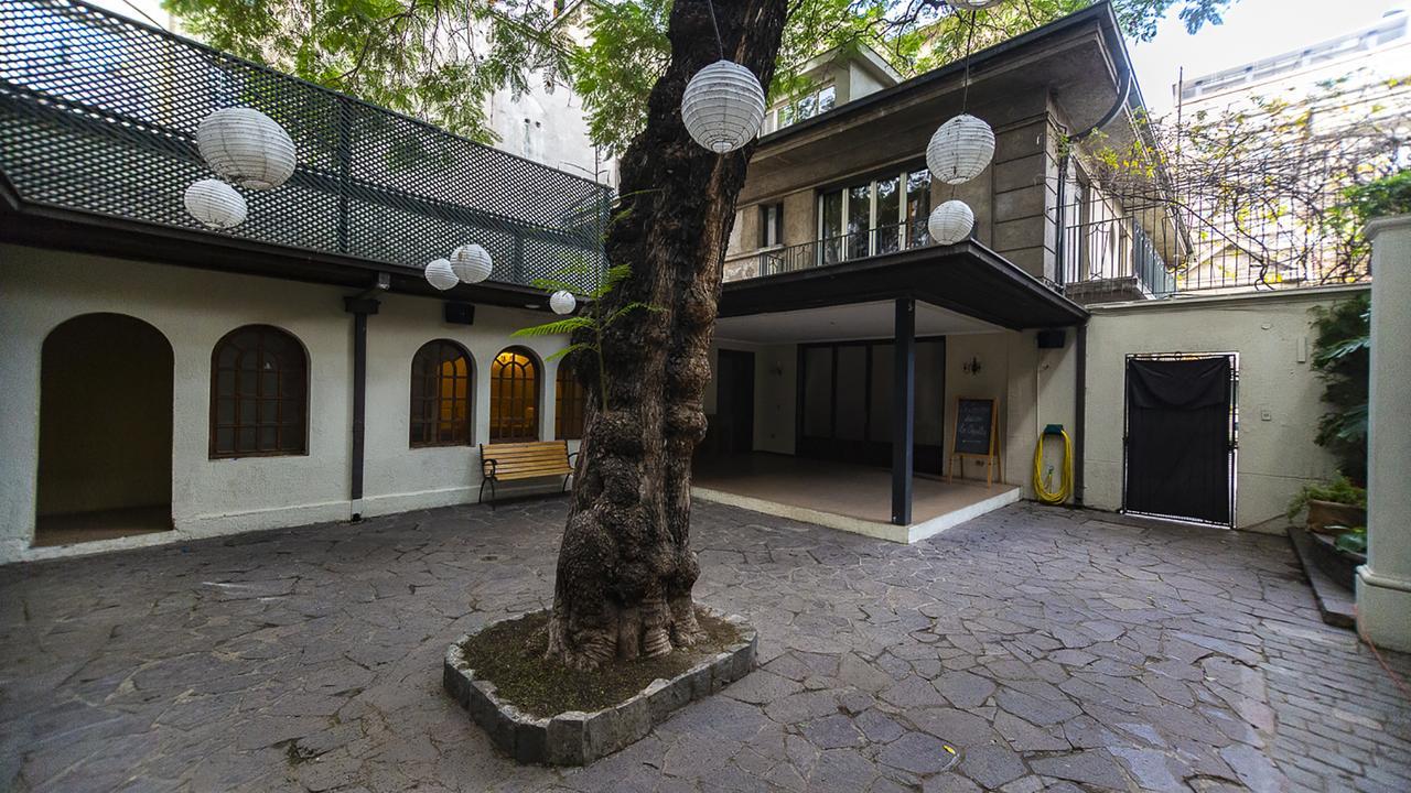 La Casona Hostel Santiago Exterior photo